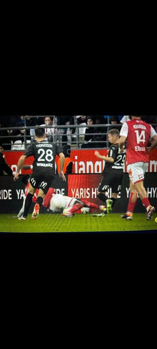 L'arbitrage c'est plus possible, toutes les semaines c'est pareil... On a le droit de faire des attentats oklm, guettez moi ça!!! 😤🤬 #SDRRCL