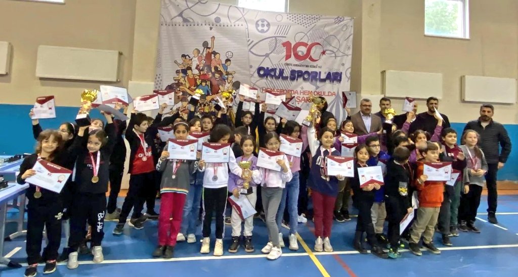 Şanlıurfa Satranç İl Temsilciliği (@satrancurfa) on Twitter photo 2023-2024 Öğretim Yılı Okullararası Şanlıurfa Satranç Turnuvası Minikler A ve B Kategorileri ödül töreni
Yarışmaya katılan ve dereceye giren tüm sporcuları kutluyoruz
🥇🥈🥉
<a href="/GlkzTulay/">Gülkız TULAY</a> <a href="/OA_BAK/">Dr. Osman Aşkın Bak</a> <a href="/zabeyazgul/">Zeynel Abidin BEYAZGÜL</a> <a href="/hasansildak/">Hasan ŞILDAK</a> <a href="/Ahmetdeddeoglu/">Ahmet Dedeoğlu</a> <a href="/Byomeraslan/">Ömer Aslan</a> <a href="/Eren_GSB/">Halil Eren</a> #satranç 2023-2024 Öğretim Yılı Okullararası Şanlıurfa Satranç Turnuvası Minikler A ve B Kategorileri ödül töreni
Yarışmaya katılan ve dereceye giren tüm sporcuları kutluyoruz
🥇🥈🥉
<a href="/GlkzTulay/">Gülkız TULAY</a> <a href="/OA_BAK/">Dr. Osman Aşkın Bak</a> <a href="/zabeyazgul/">Zeynel Abidin BEYAZGÜL</a> <a href="/hasansildak/">Hasan ŞILDAK</a> <a href="/Ahmetdeddeoglu/">Ahmet Dedeoğlu</a> <a href="/Byomeraslan/">Ömer Aslan</a> <a href="/Eren_GSB/">Halil Eren</a> #satranç