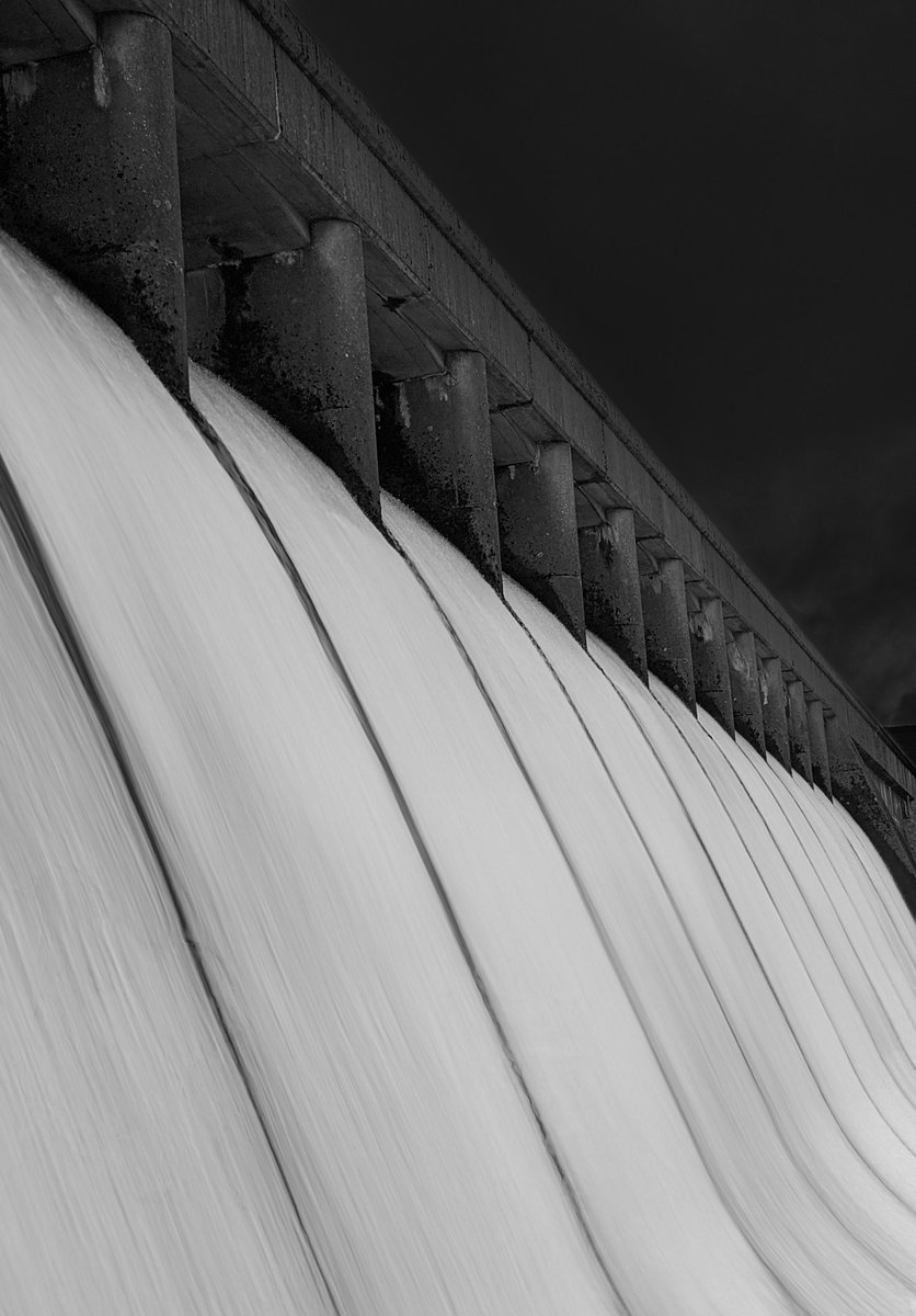 spintheweedawg's tweet photo. Carron Valley Reservoir #Scotland
Taken on the @madebygoogle Pixel 8 Pro using long exposure feature without a tripod 🤯
#TeamPixel #googlepixel #googlepixel8pro #googlephotos #googlephotography #photography https://t.co/eQ2IEBGEHs
