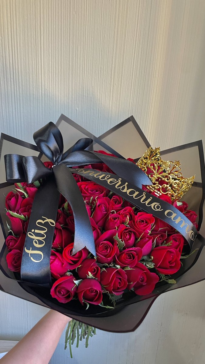 OxomDarleene's tweet photo. Llenándome de más flores lindas 🥰 https://t.co/f3Ng8jk80V