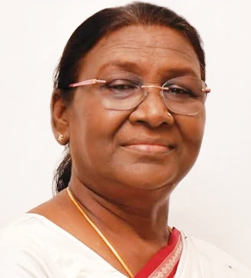 भारत के महामहिम राष्ट्रपति श्रीमती द्रौपदी मुर्मू जी का अंडमान निकोबार द्वीपसमूह के पवित्र भूमी पर स्वागत है। 

जय सियाराम,  जय जोहार
<a href="/rashtrapatibhvn/">President of India</a>
<a href="/narendramodi/">Narendra Modi</a> 
<a href="/PMOIndia/">PMO India</a> 

#President_of_India 
#Andaman
#HSS