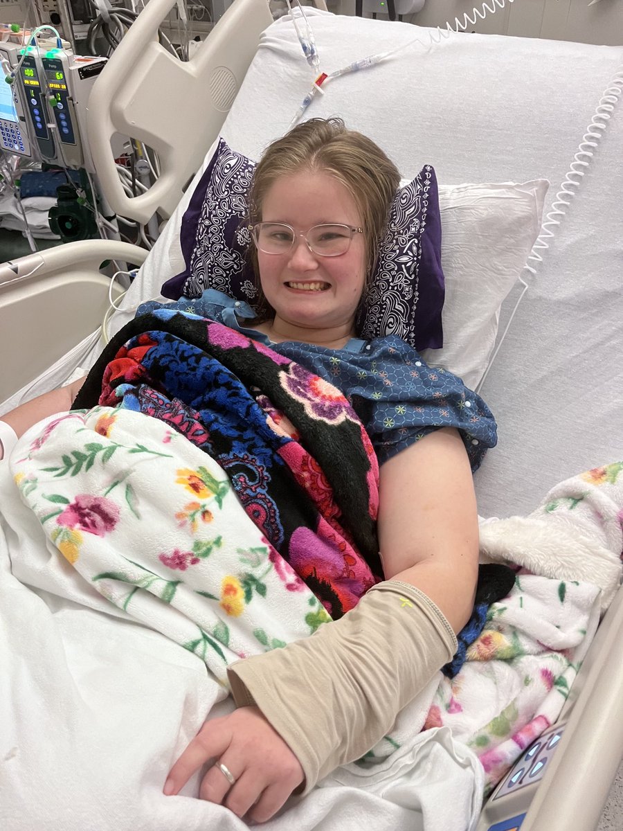 Lamarpastor's tweet photo. Thanks for all the LOVE and PRAYERS for Elley !! Her room @CincyChildrens has been overrun with a lot of friendly care!! #elleysHope https://t.co/iF92SC7CEf