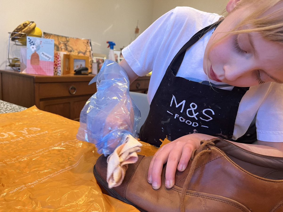 arleithead's tweet photo. One of the challenges is to polish a pair of shoes? Oh, go on then…
#miniduke @JuniorDukeAward https://t.co/FKlQSmRoz3
