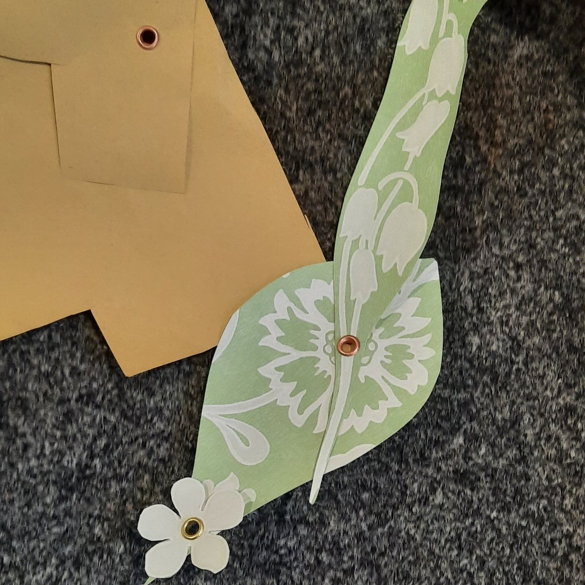 C2CArtists's tweet photo. Whilst they started out with random shapes, it soon became apparent participants wanted to create a scene and responded to each other's ideas. Foliage, waves, fish and a bird emerged to create a dream-like scene. We joined them together using a combination of eyelets and thread. https://t.co/S2qjaVoUnN
