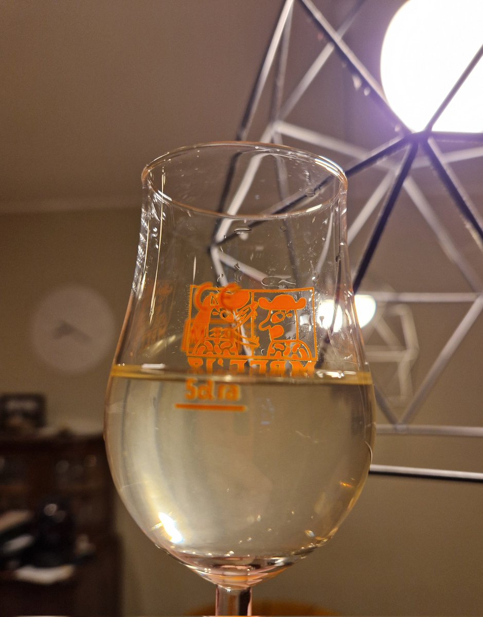 nuolaida's tweet photo. Labai labai jaunas, bet manau bus puikus medaus vynas #belike #mead #midus https://t.co/xzKzAXBGCX