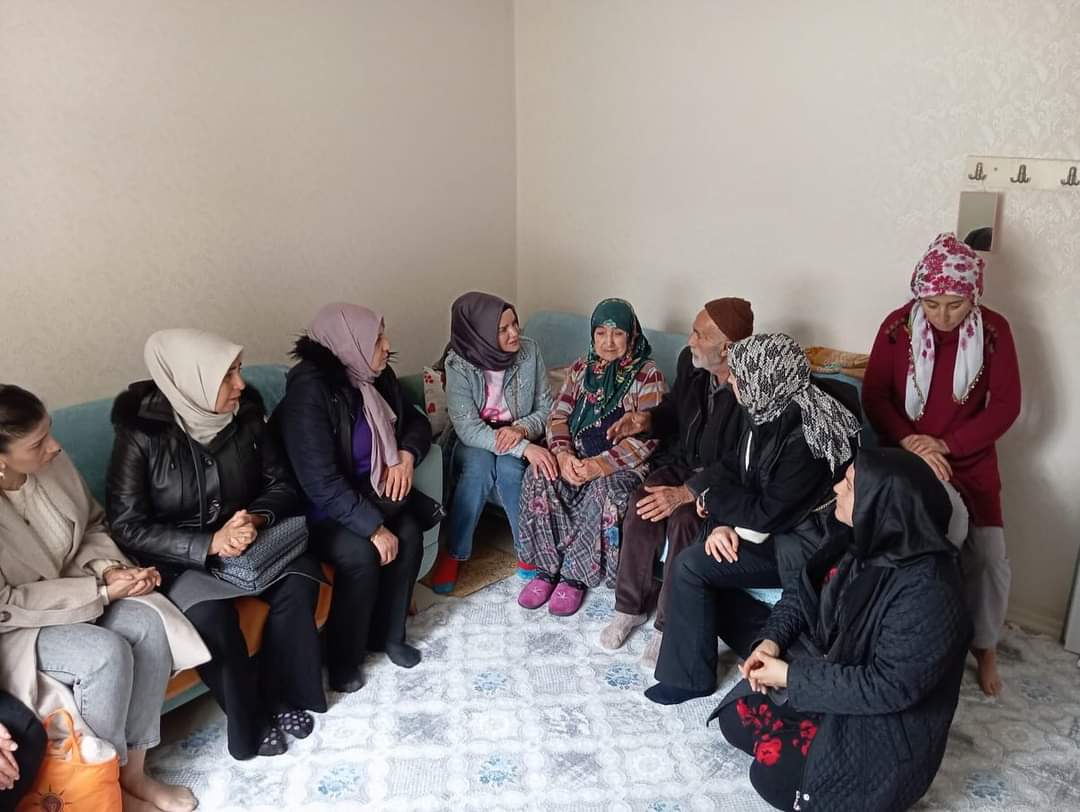 AkKiliss's tweet photo. Samimiyet, tevazu ve muhabbet ile..💡

Biz Bu Şehre Aşığız “

AK Parti Kilis Kadın Kolları olarak; Durmadan, Yorulmadan Kapı Kapı, Sokak Sokak Gerçek Belediyecilik ��i Anlatmak İçin İlk Günkü Aşkla Koşmaya Hazırız Kararlıyız Sahalardayız. 💪💡

@Akresitpolat79 
@ahmetsalihdal https://t.co/MI23yVhg23