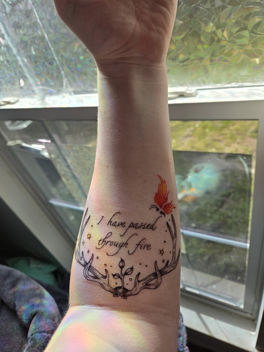 CreativesparkAD's tweet photo. Been a long time coming, but I got my first tattoo! There's so much personal meaning behind it, and the role Critical Role played in supporting my mental health through a really rough time. Thank you  💕

Even wore my Vox Machina shirt in honor!

#ihavepassedthroughfire #newtat https://t.co/1NCANdRGTj