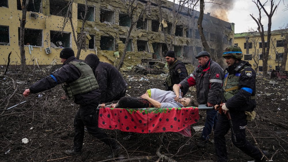 Variety's tweet photo. "20 Days in Mariupol" wins the BAFTA Award for best documentary. https://t.co/RM6xTtIFwU https://t.co/3ixLHjgeh1