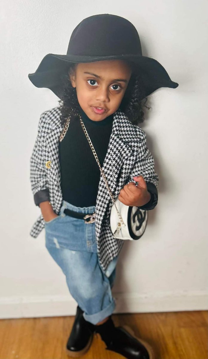 Purvisionartist's tweet photo. Bc you gonna get all this black girl magic today from the 1 ans only Miss Mila! That's Titi Leta's baby...#mysunshine ✨️✨️✨️✨️😍😍😍😍 #modelbaby https://t.co/xX4UBsFCP2