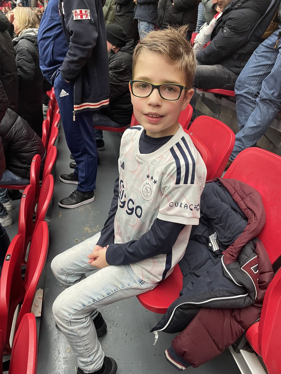 Harms82's tweet photo. @ajaxfancare vandaag maakt thijs zijn #Ajacbeduut https://t.co/obqF9YFADG