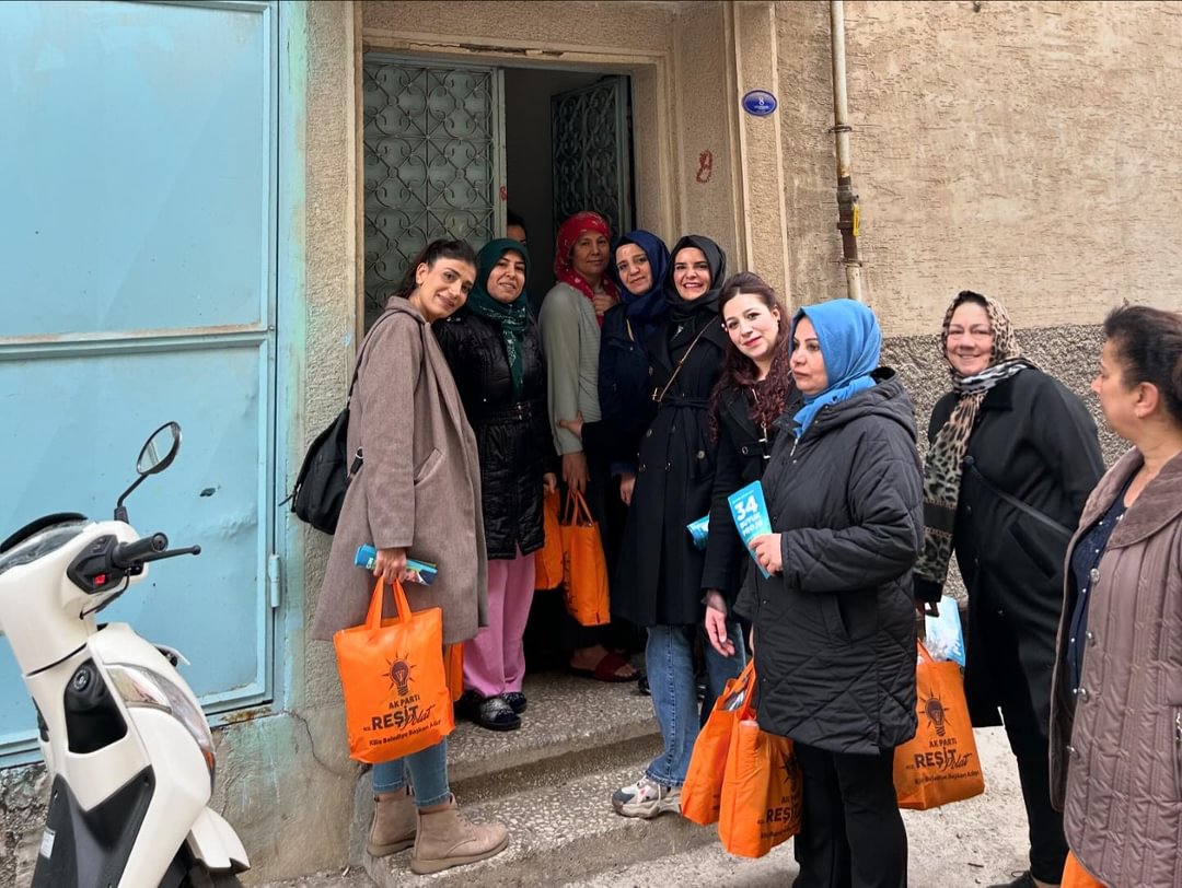AkKiliss's tweet photo. Hep birlikte çalışacağız💡
Hep birlikte kazanacağ 💡

Ak Kadınlarımız İle Kapı kapı dolaşarak, ziyarette bulunduğumuz mahalle sakinlerimiz ile gönül köprüleri kurmaya devam ediyoruz  , 31 Mart Yerel Seçimleri için sahalardayız.

#GercekBelediyecilik
#HazirizKararliyiz https://t.co/5ehMlM01P3