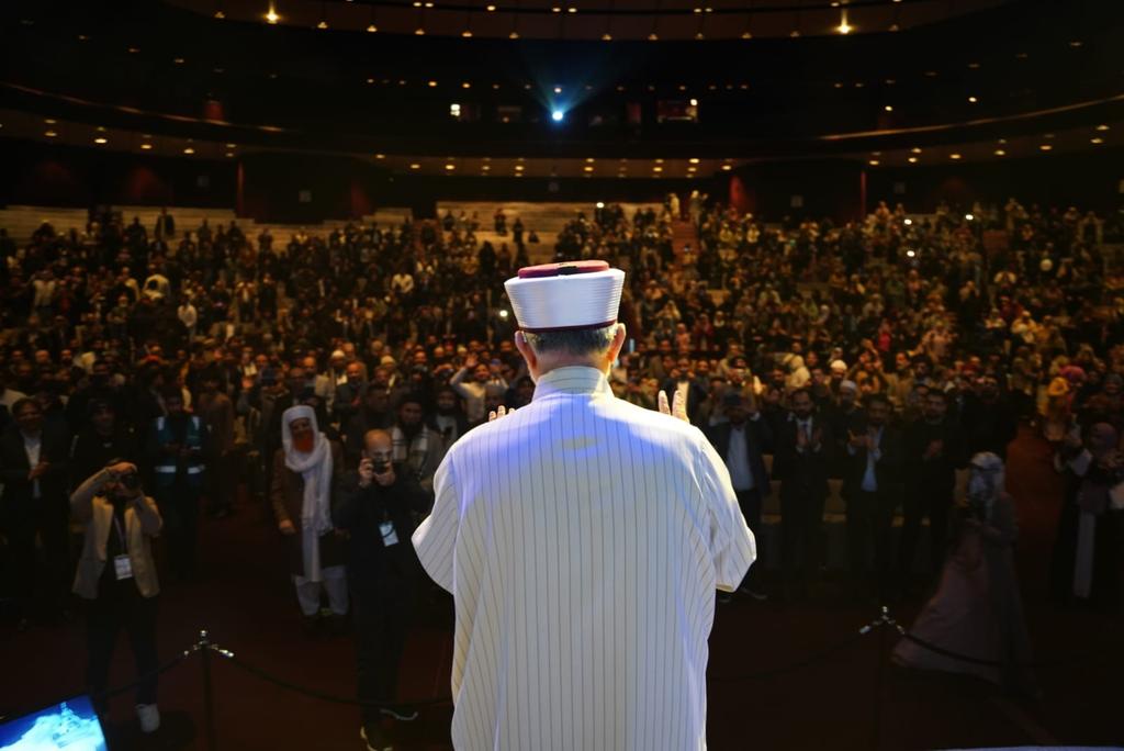 You are the one whose is spreading knowledge without borders and illuminating the whole world ✨
#HappyBirthdayDrQadri