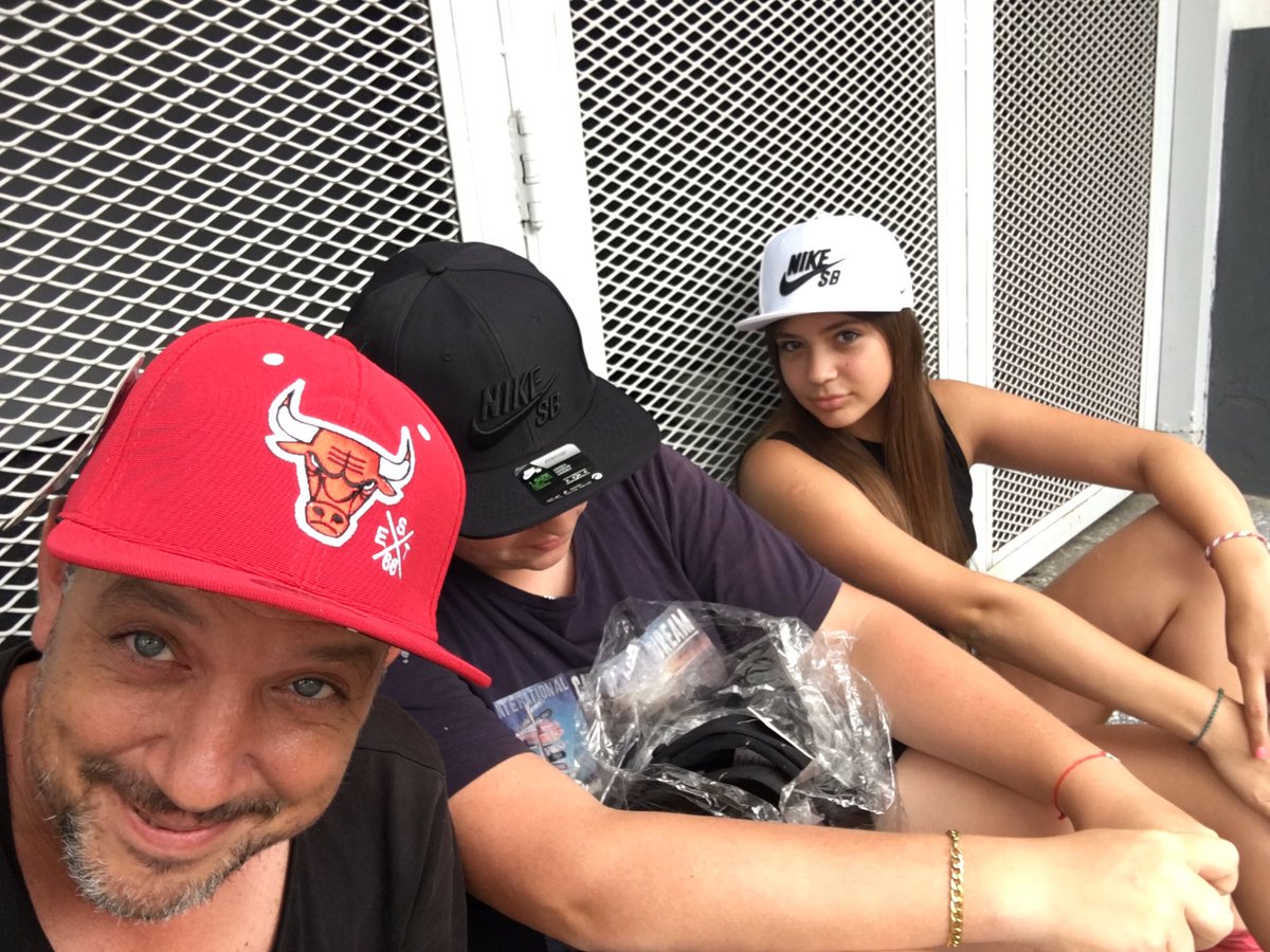 TaddeoAriel's tweet image. Atención amiguitos este personaje es mi hijo de 16, Joaquín, arranco un emprendimiento con el fin de comprarse su primer auto a los 18. Estoy lleno de orgullo y emoción. Los invito a que lo sigan y recomienden. Las mejores gorras imp.
@Gorras_import