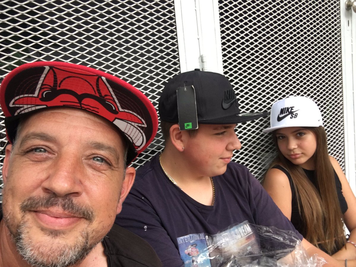 TaddeoAriel's tweet image. Atención amiguitos este personaje es mi hijo de 16, Joaquín, arranco un emprendimiento con el fin de comprarse su primer auto a los 18. Estoy lleno de orgullo y emoción. Los invito a que lo sigan y recomienden. Las mejores gorras imp.
@Gorras_import