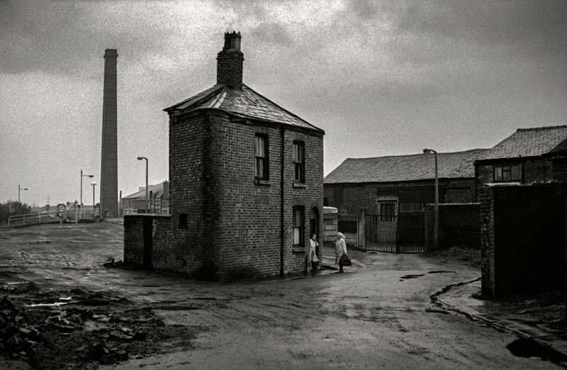 Manchester, 1970, by Dragan Novakovic. Serbian photographer who settled in England.
