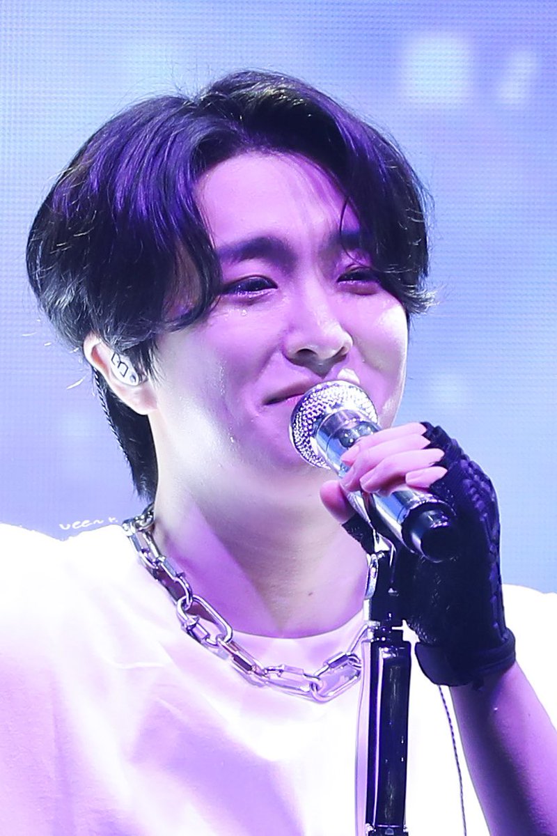 fairy12319's tweet image. ยองแจเคยบอกว่าตัวเองร้องไห้ยาก
ไม่ค่อยร้อง..แต่นี่มันต้องสุดจิงอะ
ไม่ใช่แค่น้ำตาคลอแต่น้ำไหลเลยอะ
ยองแจอ่า😭😭😭😭😭😭