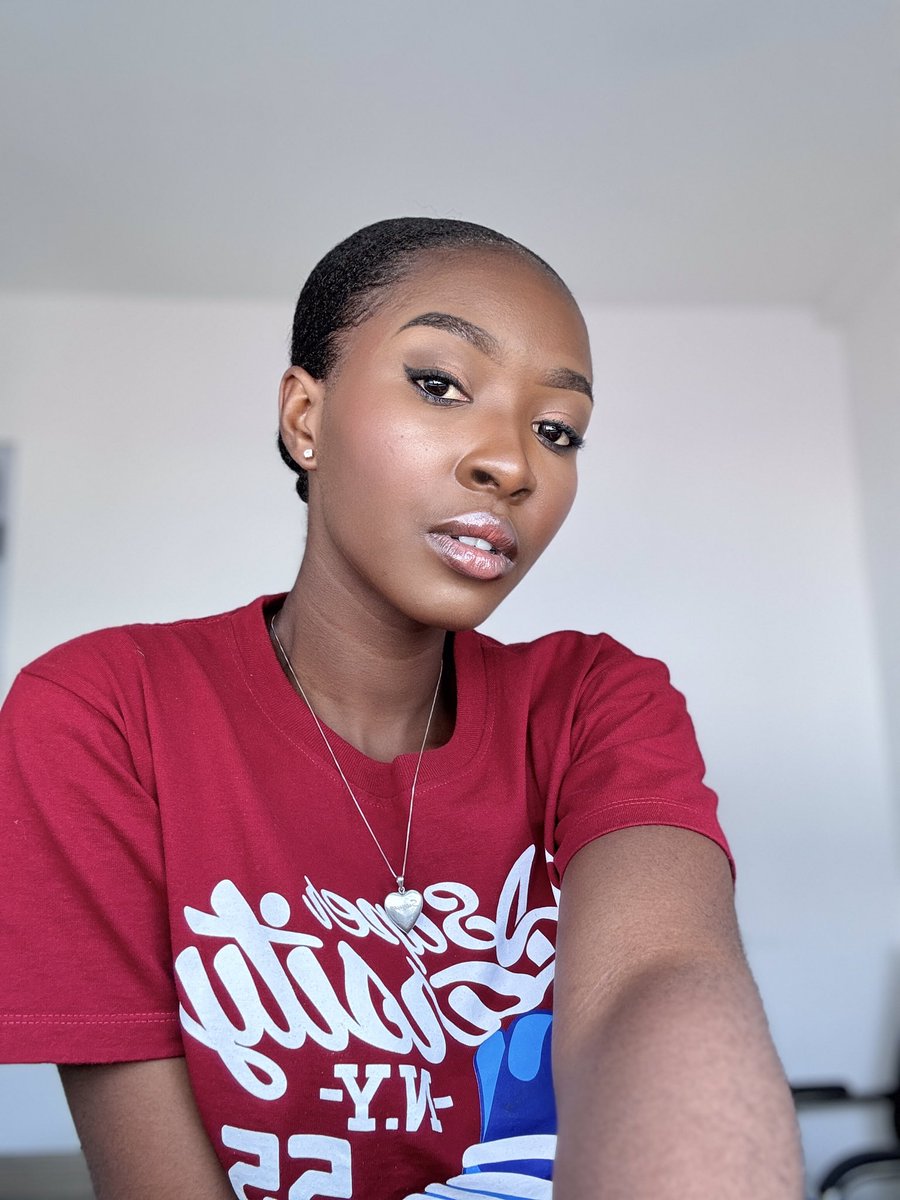 Enjoying the weekend because Monday is real 😭🤭
I hope you had a great weekend😅