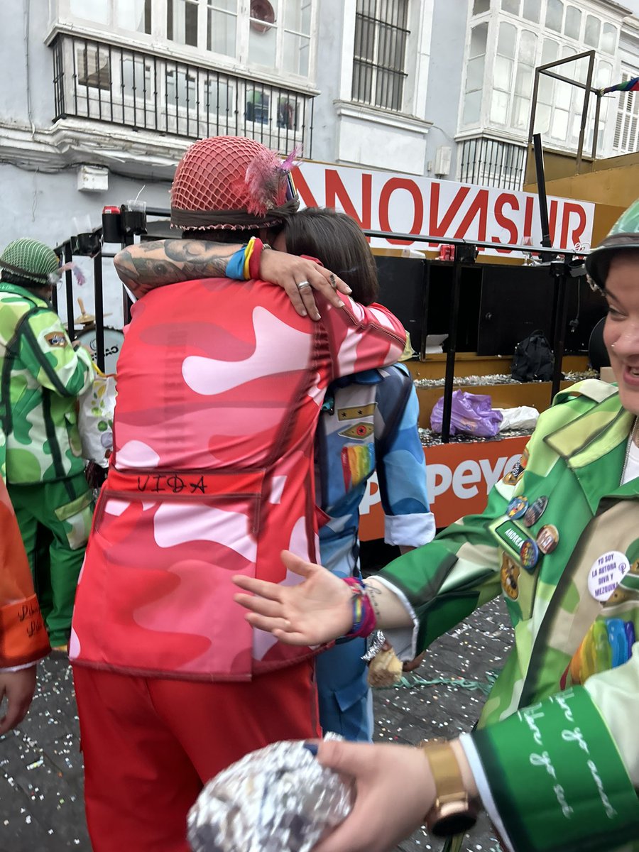 ElCorodeMerida's tweet image. Este coro está hecho de puros abrazos ❤️