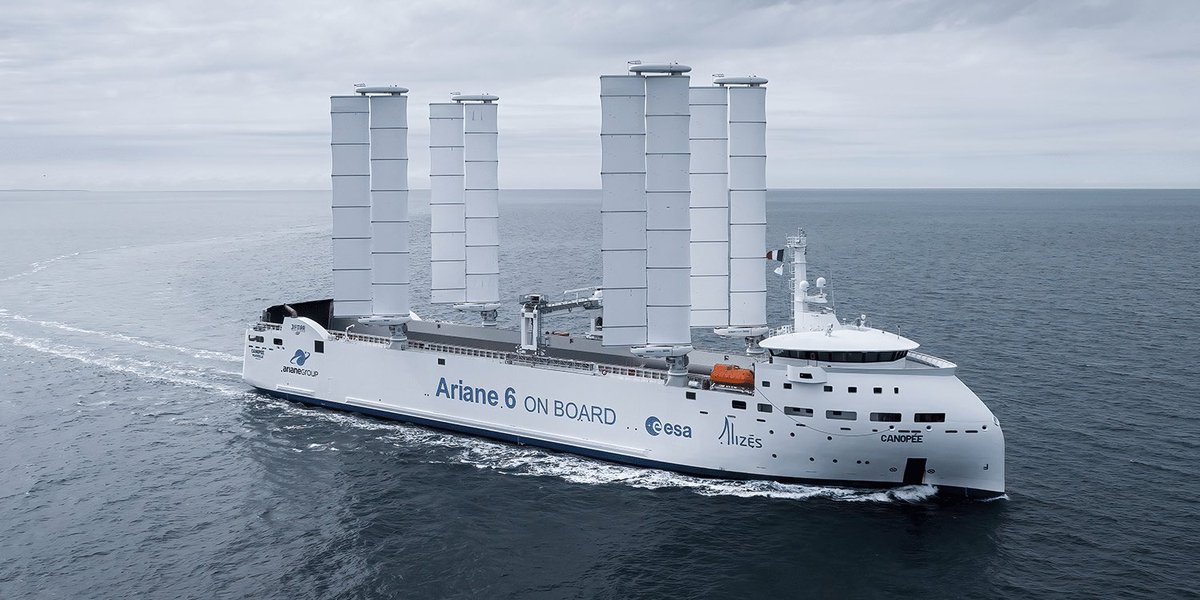 yeswefrance's tweet photo. TECHNIQUE//le navire Canopée a embarqué un étage d Ariane 6 au Havre à destination de Kourou #yeswefrance #canopee #ariane6 https://t.co/EKQmdBXXij