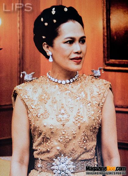 saadsalman719's tweet photo. Queen Suthida of Thailand wore a spectacular heirloom Fabergé Diamond Swan at a Dinner for the Australian Governor General earlier this week.

🔗https://t.co/n2dbqgJdw1 https://t.co/NSS0hwj2hy