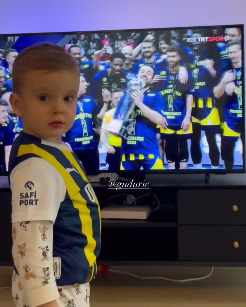 Geceyi kupa bebeklerimiz ile kapalım 🫠 Marsel &amp; Maksim 💛💙