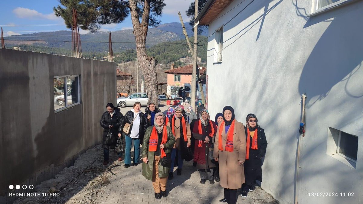 Kadin2020's tweet photo. 📍Gölcük
📍Alcı
📍Çiftlik
📍Akşar
📍Çakır 
mahallelerimizde sahalardaydık.Ev ziyaretlerimizi gerçekleştirerek vatandaşlarımızın gönül hanelerine dokunduk.
#HazırızKararlıyız
Ayşe Keşir 
Nilgün Ök 
Osman Zolan 
Yucel Gungor 
Feride Dükel Kabadayılar  
Fikret Gümüş https://t.co/LFxkUL9fZI