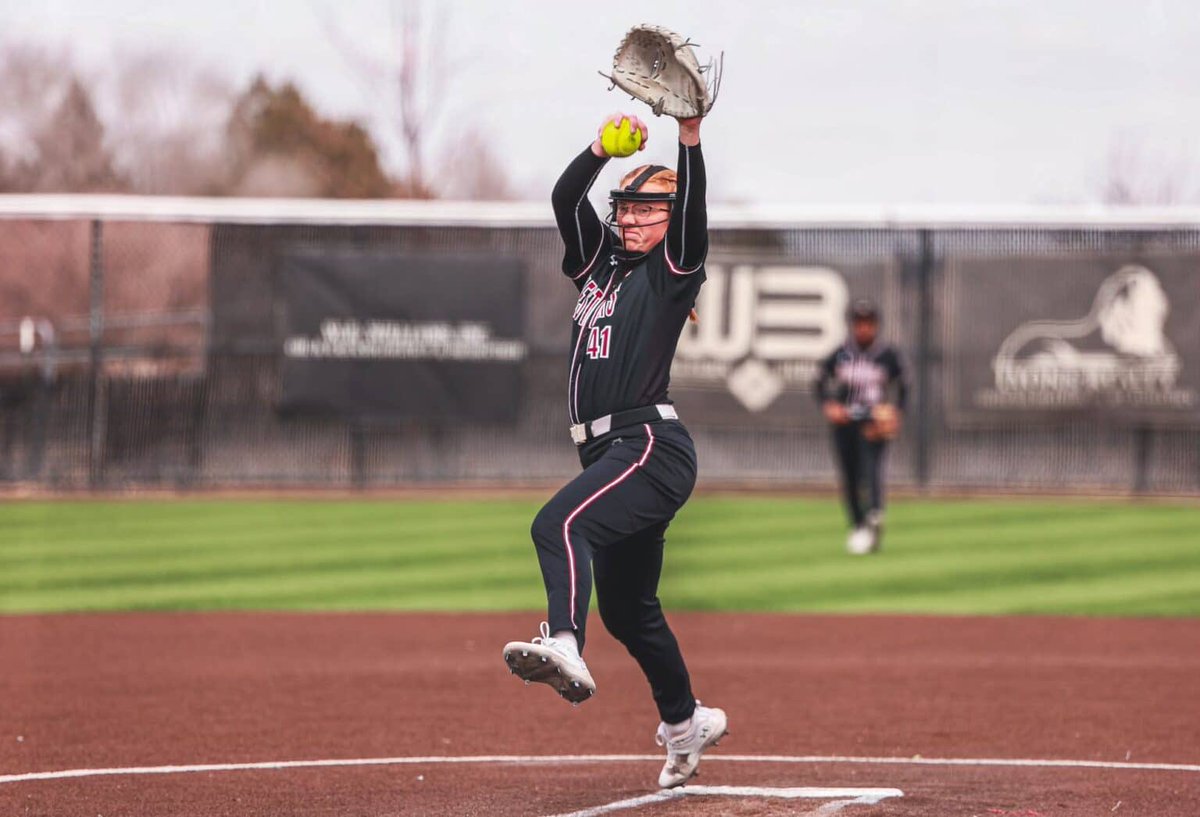 PressPassSports's tweet image. The @WTSoftball team gets clutch sweep over UT Tyler in battle of top 10 teams. Here’s a recap of all the dramatics from Friday-Saturday #LSCsoft presspass.news/no-3-wtamu-lad…