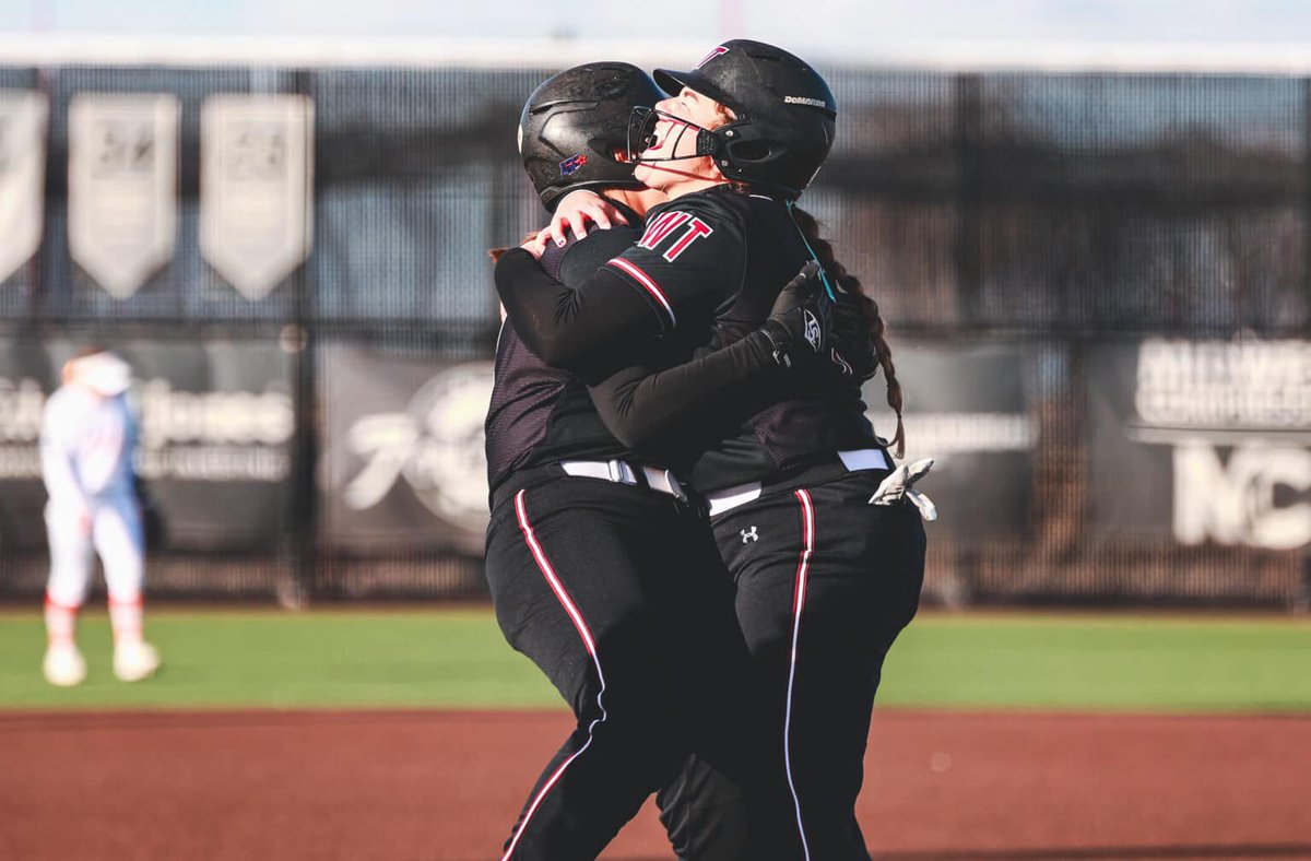 PressPassSports's tweet image. The @WTSoftball team gets clutch sweep over UT Tyler in battle of top 10 teams. Here’s a recap of all the dramatics from Friday-Saturday #LSCsoft presspass.news/no-3-wtamu-lad…