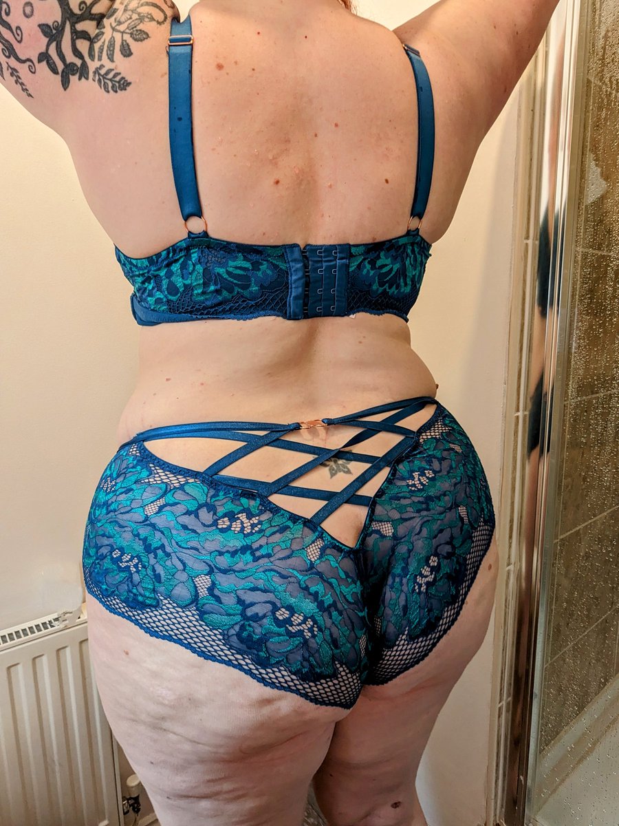gg_namjoon's tweet photo. Such a pretty back to these panties 💙
#lingerielover #Chubby #bluelingerie #fullerbust #size20 https://t.co/1zGgZTqLT7