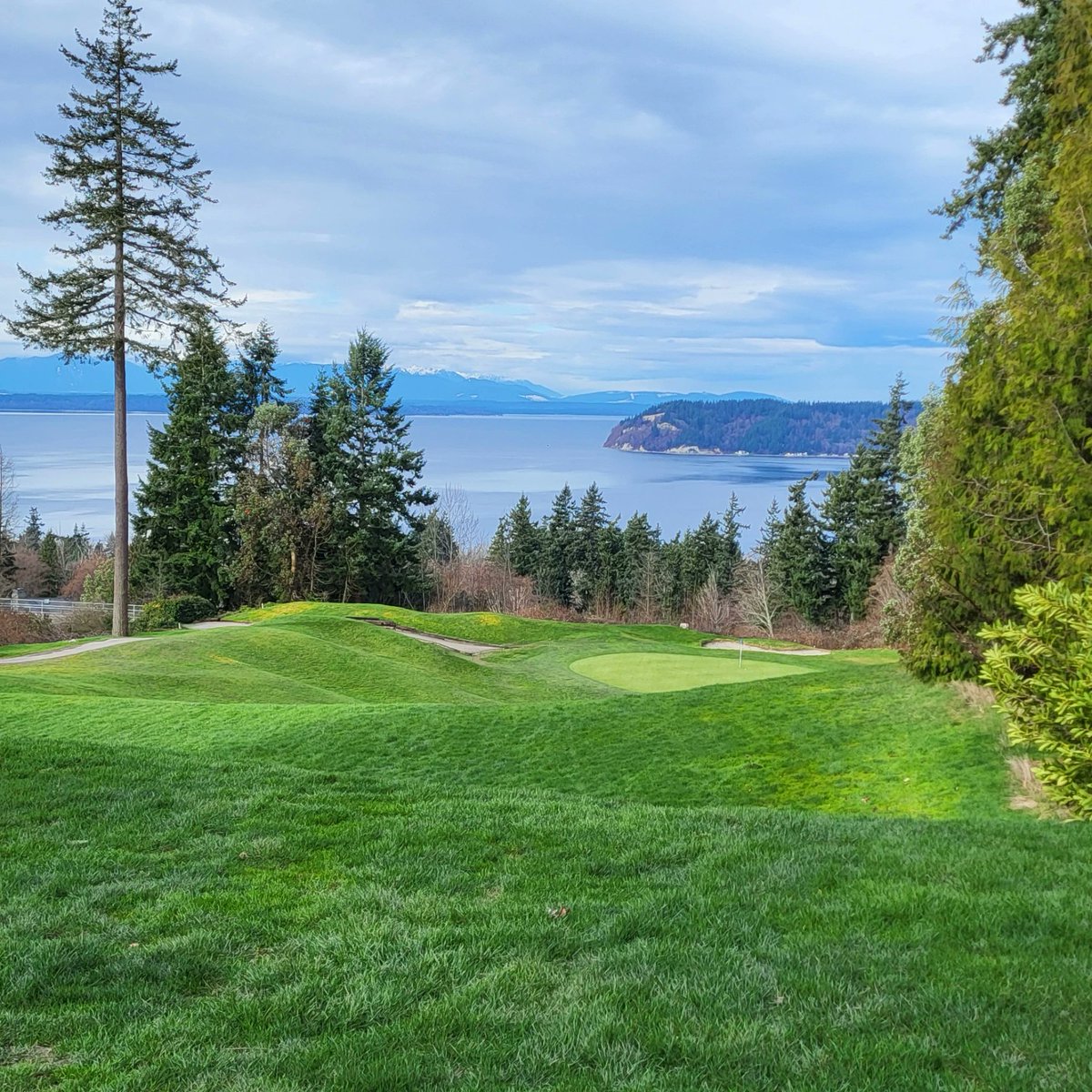 HarbourMen's tweet photo. Another stunning winter day for the Harbour Pointe Men's Club weekend skins game.

Registration is open for 2024. https://t.co/LNRbivcSaY https://t.co/0N2X7s9TrP