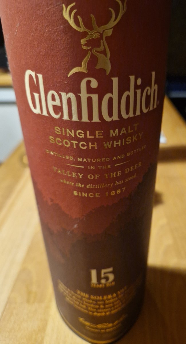 Urlaubr1's tweet photo. Ich hab ne Flasche Glenfiddich 15 j gefunden, muss ich vor vielen Jahren mal geschenkt bekommen haben...
Taucht das was? https://t.co/ioaLL08lAy
