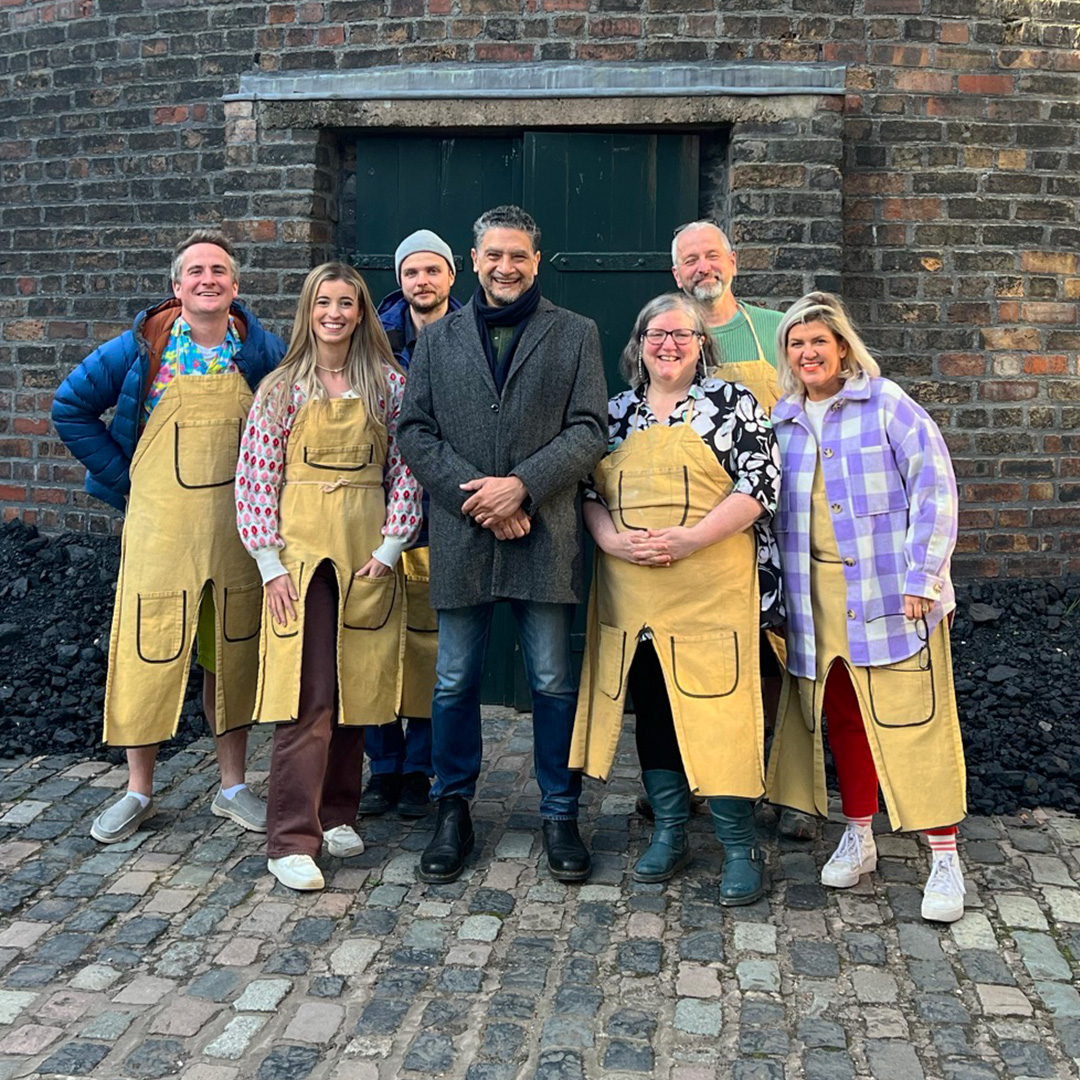 Tonight the potters are joined by special guest judge Ashraf Hanna!

Tune in at 7.45pm on Channel 4. #potterythrowdown