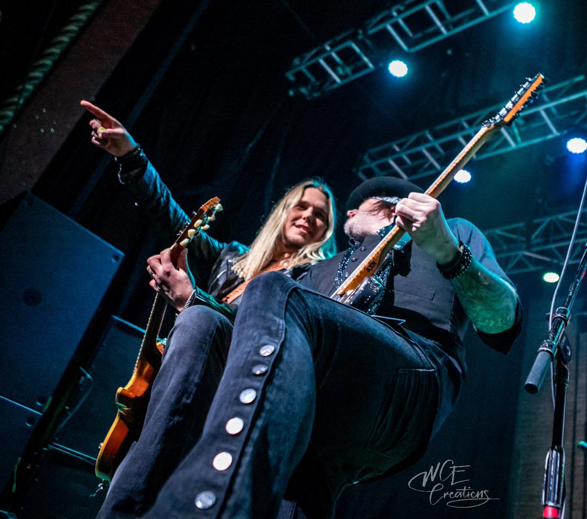 AlexDaleWCE's tweet image. These two! 🙌
@jasoncamino @EnuffZnuff 
#thesetwo #twopeesinapod #guitarduo #enuffznuff  #myphoto #wcecreations #wordscantexplain #canonphotography #concertphotography #livemusic #rocknroll #gigphotography #bandphotography