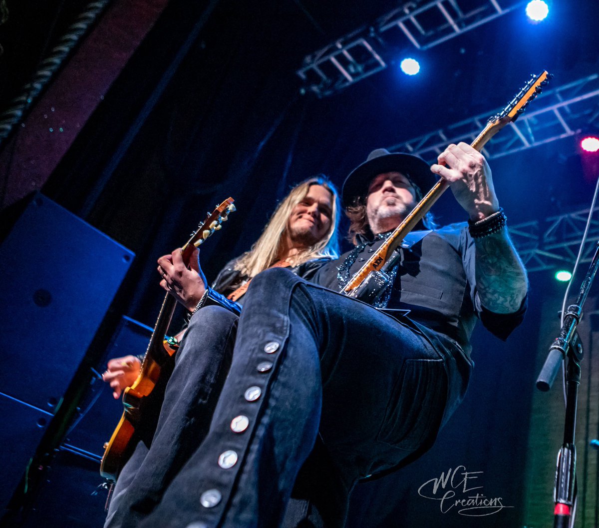 AlexDaleWCE's tweet image. These two! 🙌
@jasoncamino @EnuffZnuff 
#thesetwo #twopeesinapod #guitarduo #enuffznuff  #myphoto #wcecreations #wordscantexplain #canonphotography #concertphotography #livemusic #rocknroll #gigphotography #bandphotography