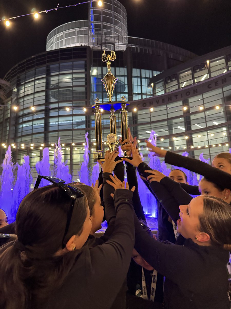 MarquesReischl's tweet image. Big congrats to Basha Varsity Pom for their 3rd place finish at Nationals! 
Congrats girls and coaches!! 
🐻🔥