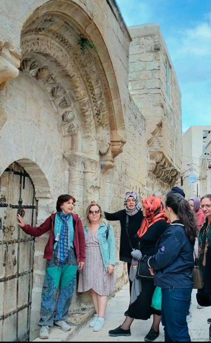 Rehber turistsiz, turist rehbersiz olamaz. İkimiz bir fidanın güller açan dalıyız😊 
#rehbersizturolmaz
<a href="/tcbestepe/">T.C. Cumhurbaşkanlığı</a> <a href="/TCKulturTurizm/">T.C. Kültür ve Turizm Bakanlığı</a> <a href="/MehmetNuriErsoy/">Mehmet Nuri Ersoy</a> <a href="/HuseyinYayman/">Hüseyin Yayman🇹🇷</a> <a href="/TUREBOfficial/">TUREB (official)</a> <a href="/surorehberleri/">SURO (ŞANLIURFA BÖLGESEL TURİST REHBERLERİ ODASI)</a> <a href="/Haberturk/">Habertürk</a> <a href="/nowtvturkiye/">NOW</a> <a href="/trthaber/">TRT HABER</a> @ArtiTV_ <a href="/artigercek/">artıgerçek</a> <a href="/fatihaltayli/">Fatih Altayli 🔴🇹🇷</a>