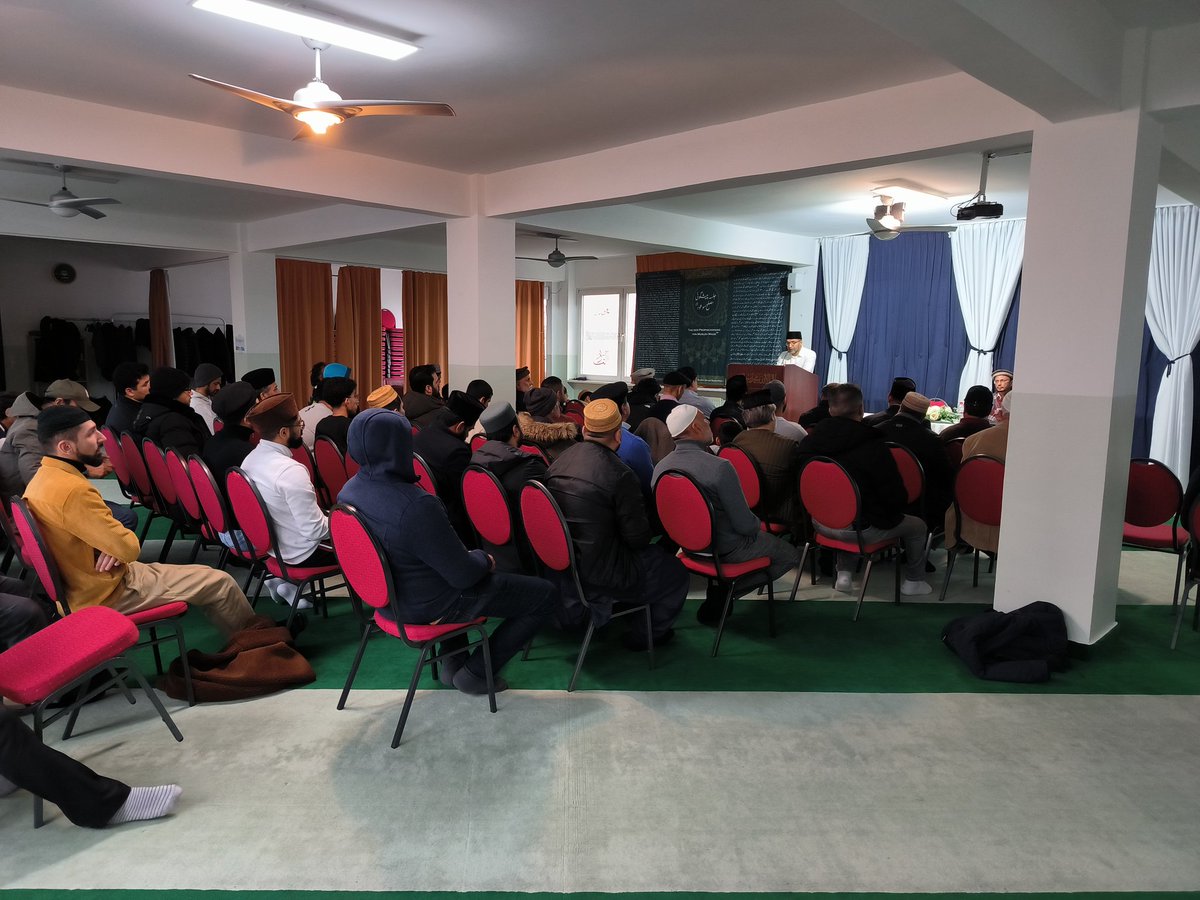 Ahmadiyyakoeln's tweet photo. Die #Ahmadiyya #Muslim Gemeinde #Köln hatte heute die Ehre den Tag der Prophezeiung von #Musleh #Maud Ra abhalten zu dürfen. https://t.co/OVxJvCL6WU