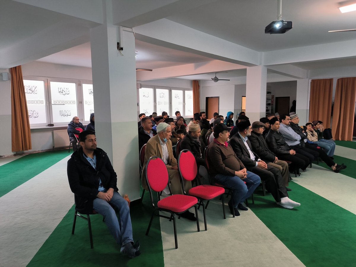 Ahmadiyyakoeln's tweet photo. Die #Ahmadiyya #Muslim Gemeinde #Köln hatte heute die Ehre den Tag der Prophezeiung von #Musleh #Maud Ra abhalten zu dürfen. https://t.co/OVxJvCL6WU