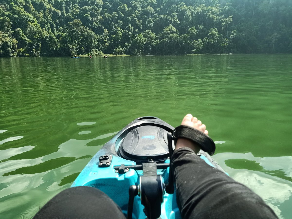 puteriarchy's tweet photo. Umur 27 - Langkawi haha

Konon-konon soul searching + first trip after a surgery.

- Stayed at a backpacker hostel
- Island hopping on my own
- Paddling + terjun Tasik Dayang Bunting
- Magnificent skyline

I enjoyed Tasik Dayang Bunting the most! https://t.co/h09X2cdw2f