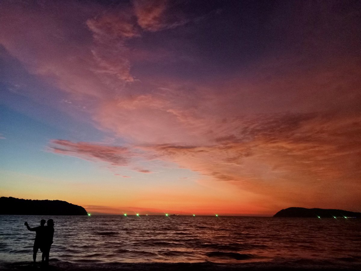 puteriarchy's tweet photo. Umur 27 - Langkawi haha

Konon-konon soul searching + first trip after a surgery.

- Stayed at a backpacker hostel
- Island hopping on my own
- Paddling + terjun Tasik Dayang Bunting
- Magnificent skyline

I enjoyed Tasik Dayang Bunting the most! https://t.co/h09X2cdw2f