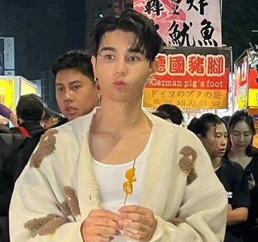 Jossbas2's tweet photo. @jeffsatur @BarcodeTin I don't want to be your uncle... I want to be your buyer boyfriend. #jeffbarcode #jeffcode #unit #sats #satsunit https://t.co/SWXfmmSUKa