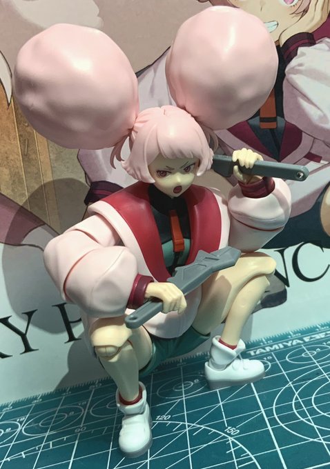 今日から作業机のお供になるチュチュパイセンだぞオラァ!!! 