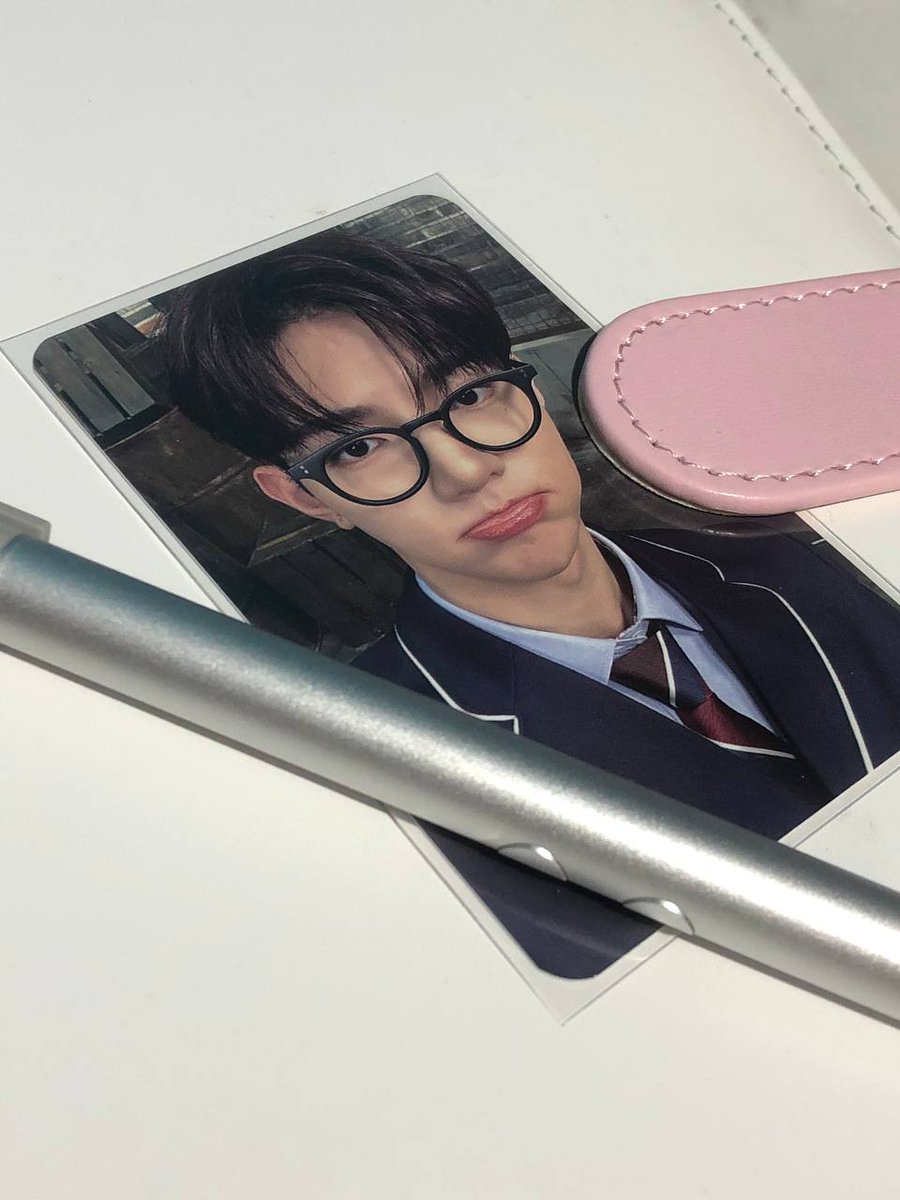 loveforzhang's tweet photo. ╭──────────.★..─╮
          𝚠𝚘𝚛𝚔𝚊𝚑𝚘𝚕𝚒𝚌 。。。💭 
          𝚘𝚛 𝚜𝚘𝚖𝚎𝚝𝚑𝚒𝚗𝚐 
╰─..★.──────────╯
  #galleryue https://t.co/u0xdxDBjll