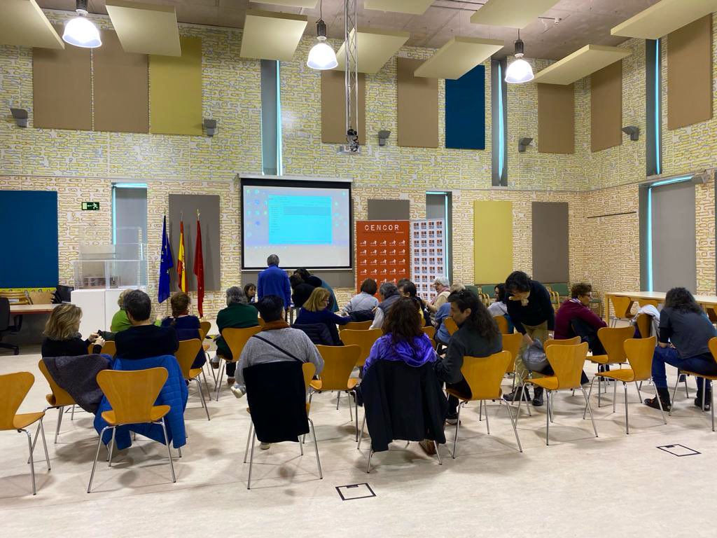 CENCORcasitas's tweet photo. Segunda jornada de proyección de #cortometrajes del CENCOR 2023 en la biblioteca pública José Hierro de Usera.

Muchas gracias a todos los asistentes por acompañarnos en esta mañana de domingo.

Mientras, seguimos recibiendo trabajos para el certamen de 2024. https://t.co/NDIsh2m7Iu