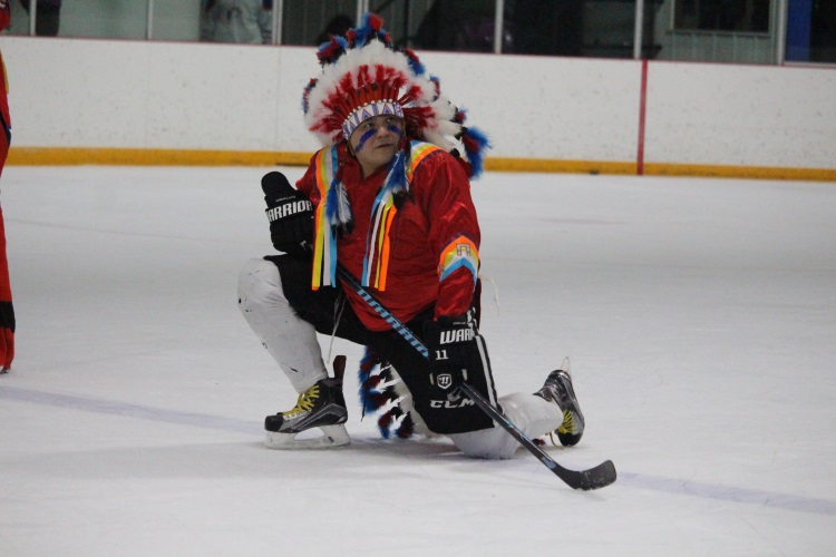 CraigBaird's tweet photo. Yesterday in Maple Creek SK, the Battle of Little Big Puck took place.

It is an annual hockey game between local ranchers and the Nekaneet First Nation that dates back 45 years.

So, let's learn more!

According to legend, the hockey game dates back to a hot day in July in the 1970s when a couple of local ranchers and local members of the Nekaneet First Nation were in the Commercial Hotel having a beer together. 

They began to joke with each other as to who could ride the toughest horses, rope the quickest and more. Finally, the conversation turned to hockey and who would win on the ice. From there, the Battle of Little Big Puck was born.

The name comes from the Battle of Little Big Horn. Following the defeat of General Custer, Sitting Bull and 5,000 Lakotas came into Canada to find refuge in southern Saskatchewan. They would remain for several years until they were starved into returning to the United States by the Canadian government.

One interesting aspect of the game is that for the third period, the players dress in cowboy gear and Indigenous regalia, including cowboy hats, chaps, feathers, face paint and beads. A local constable with the RCMP referees the game. The RCMP officer changes into a red coat and Stetson for the third period.

The game is played for charity, raising thousands of dollars every year for worthy causes in the community.

If you enjoy my Canadian history content, you can support it with a donation at https://t.co/u12Dmz7XUX

****
Hier à Maple Creek SK, la bataille de Little Big Puck a eu lieu.

Il s'agit d'un match de hockey annuel entre les éleveurs locaux et la Première Nation de Nekaneet qui remonte à 45 ans.

Alors, apprenons-en davantage !

Selon la légende, le match de hockey remonte à une chaude journée de juillet dans les années 1970, lorsque deux éleveurs locaux et des membres locaux de la Première nation Nekaneet se trouvaient à l'hôtel commercial en train de prendre une bière ensemble.

Ils ont commencé à plaisanter entre eux sur la question de savoir qui serait capable de monter les chevaux les plus coriaces, de faire de la corde le plus rapidement et plus encore. Finalement, la conversation s'est tournée vers le hockey et vers qui gagnerait sur la glace. De là est née la bataille de Little Big Puck.

Le nom vient de la bataille de Little Big Horn. Après la défaite du général Custer, Sitting Bull et 5 000 Lakotas sont venus au Canada pour trouver refuge dans le sud de la Saskatchewan. Ils y resteront plusieurs années jusqu'à ce que le gouvernement canadien les oblige à retourner aux États-Unis.

Un aspect intéressant du jeu est que pendant la troisième période, les joueurs portent des vêtements de cowboy et des insignes autochtones, notamment des chapeaux de cowboy, des jambières, des plumes, de la peinture pour le visage et des perles. Un agent local de la GRC arbitre le match. L'agent de la GRC enfile un manteau rouge et Stetson pour la troisième période.

Le jeu est joué à des fins caritatives, collectant des milliers de dollars chaque année pour de bonnes causes dans la communauté.

Si vous appréciez mon contenu sur l'histoire canadienne, vous pouvez le soutenir avec un don à https://t.co/u12Dmz7XUX