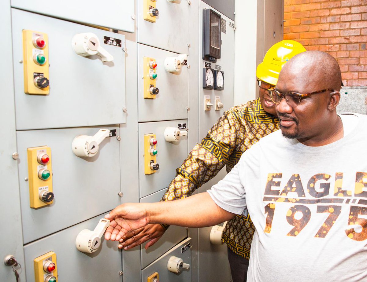 GautengeGov's tweet image. Premier @Lesufi Lesufi and MEC @MziKhumalo_ conducted a walk-about at the #EnergyProjects done by @CityPowerJhb in particular the solar PV Micro Grid and the two gas turbines at Durban Street and Johnware Substation in Fordsburg. #GrowingGautengTogether #Siyattansformer