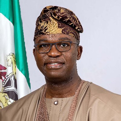 PureStanleyy's tweet image. The FG gave @SenatorNwoye representing Anambra North Local government and Senator @TokunboAbiru representing the Lagos east Local government money to build a Tech innovation and computer hub.

First Frame is what senator Tony Nwoye built for the pple of Aguleri Anambra, while…