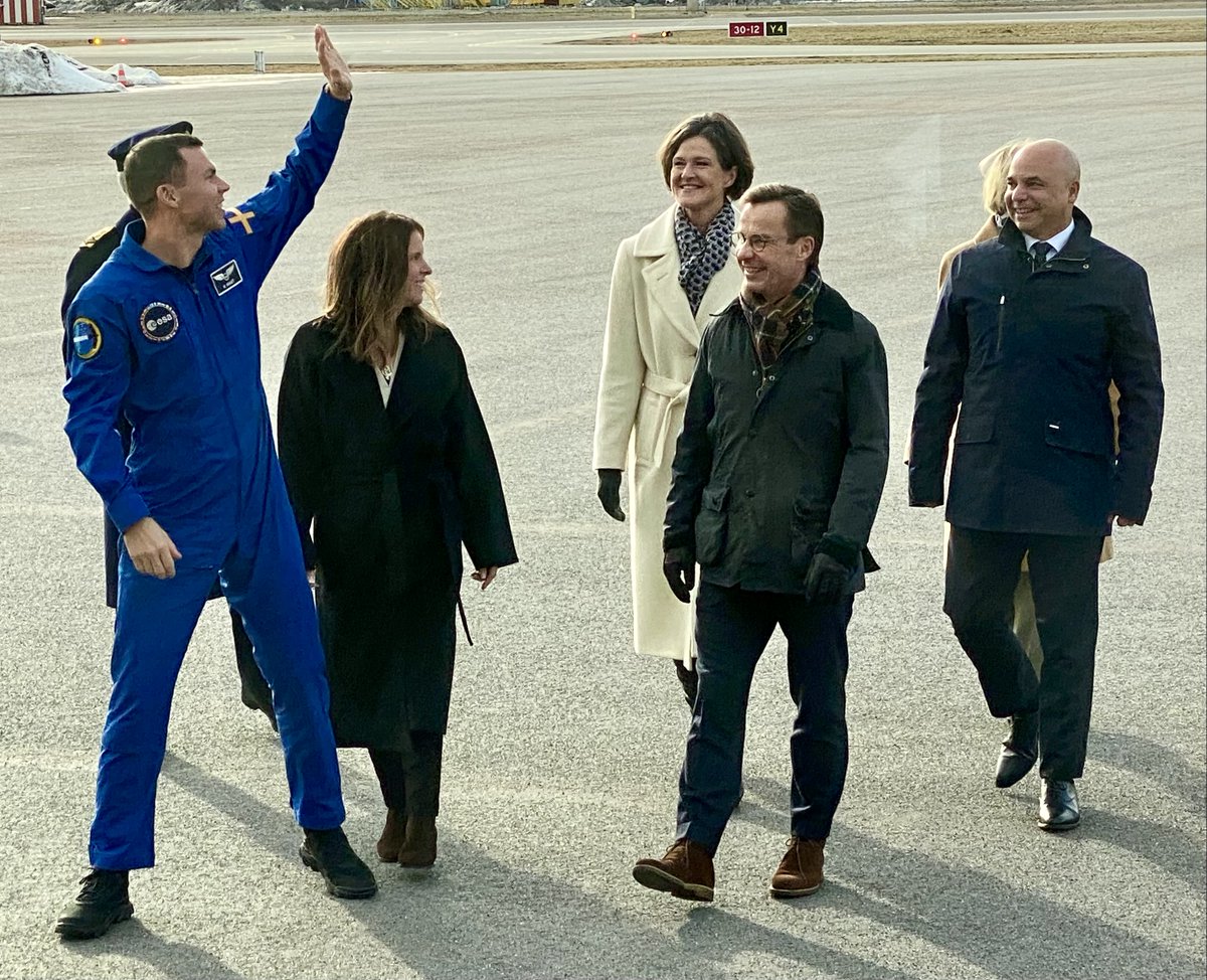 Welcome home Marcus, we are all so very proud of you! 👨‍🚀 Today, after 18 days aboard the ISS, Sweden's third astronaut @astro_marcus returned to Sweden. As one of the co-financiers of his journey to space, @SSCspace, @RymdstyrelsenSE, @esa and @Saab welcomed him home 🚀🛰️