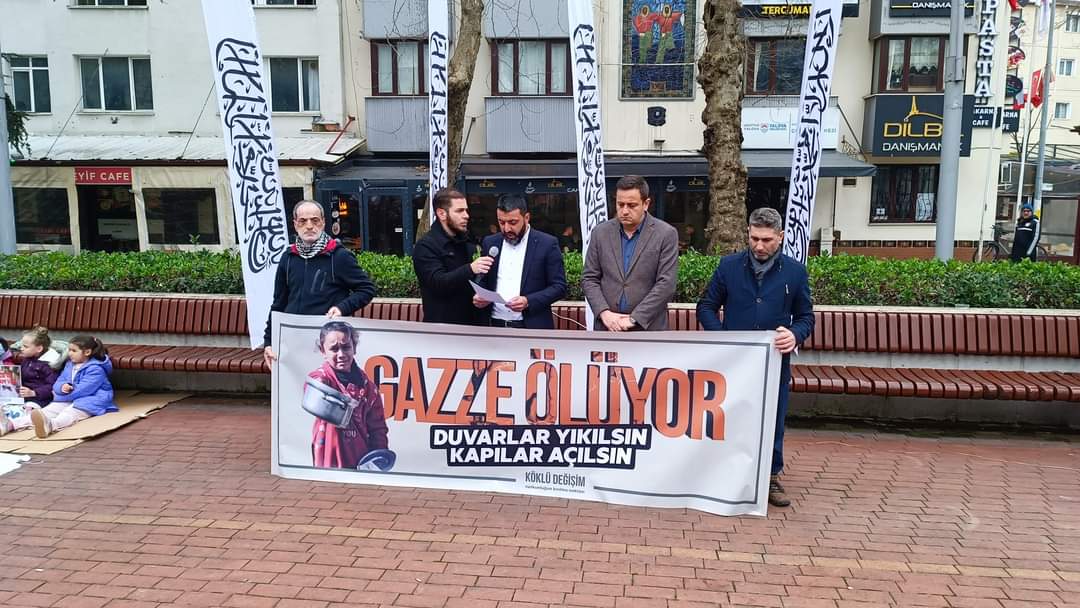 hak_eren_'s tweet photo. Bugün #Yalova'da "#Gazze Ölüyor! Duvarlar Yıkılsın Kapılar Açılsın" başlıklı bir basın açıklaması yaptık. 

Emeği geçen herkesten Allah razı olsun. https://t.co/HPtH5ZBXJF