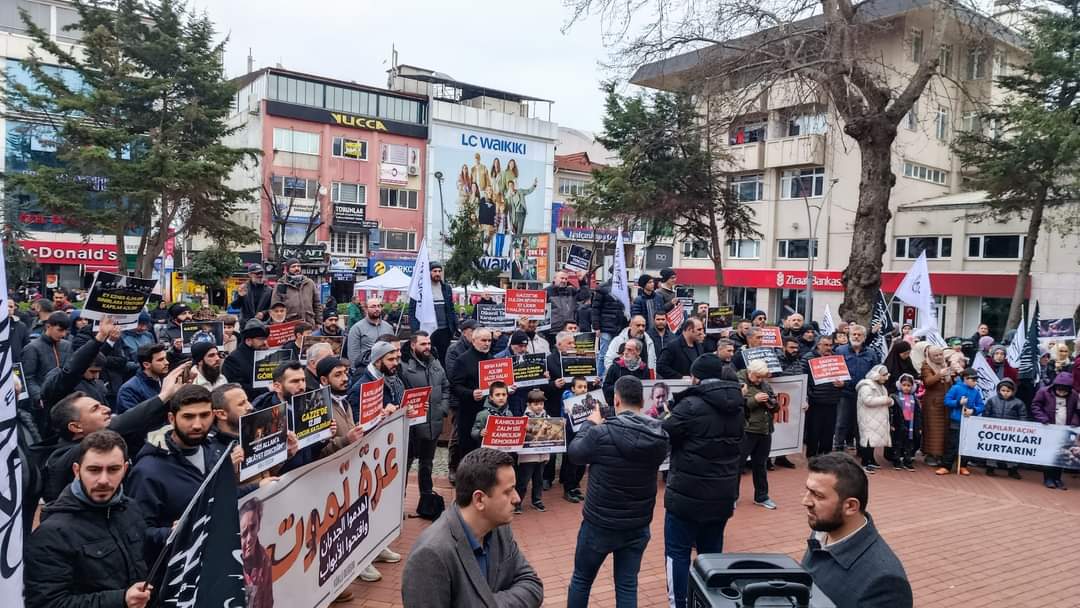 hak_eren_'s tweet photo. Bugün #Yalova'da "#Gazze Ölüyor! Duvarlar Yıkılsın Kapılar Açılsın" başlıklı bir basın açıklaması yaptık. 

Emeği geçen herkesten Allah razı olsun. https://t.co/HPtH5ZBXJF